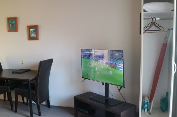 Studio Spa Suite - dining table and TV