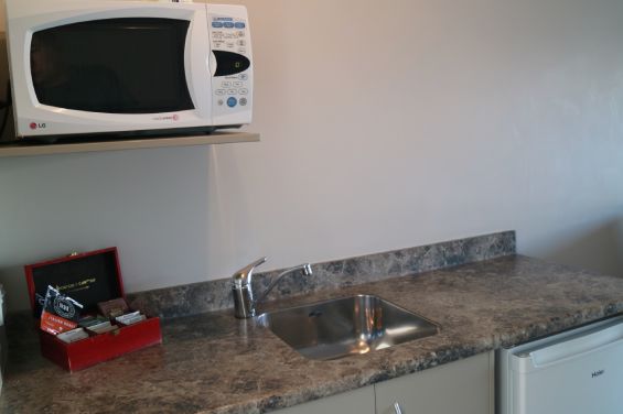 Executive 1-Bedroom Spa Suite - kitchenette